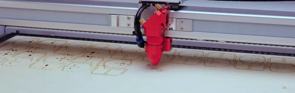 Laseranpassad plywoodskiva för lasergravering och laserskärning