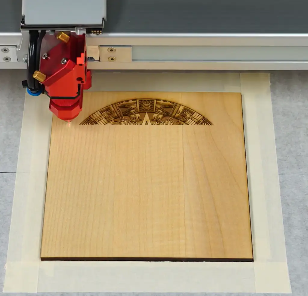 Hur du graverar trämaterial för en reverse inlay