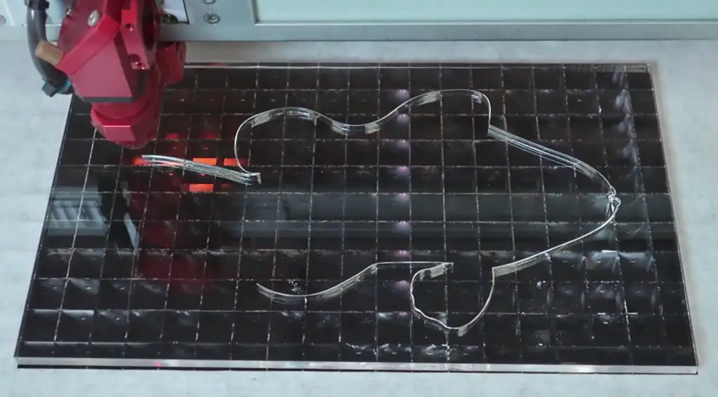 Hur du laserskär i plexiglas för att skapa effekter