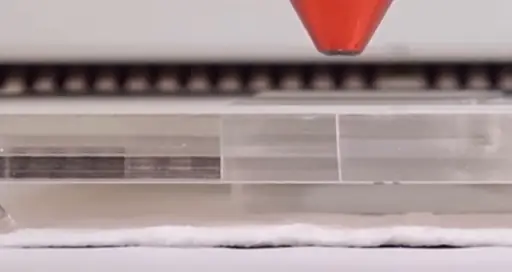 Plexiglas i en lasermaskin- beställ idag