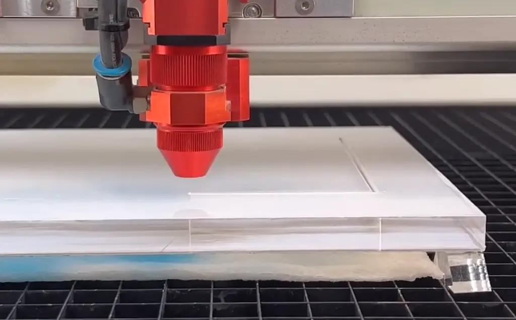 Laserskära plexiglas