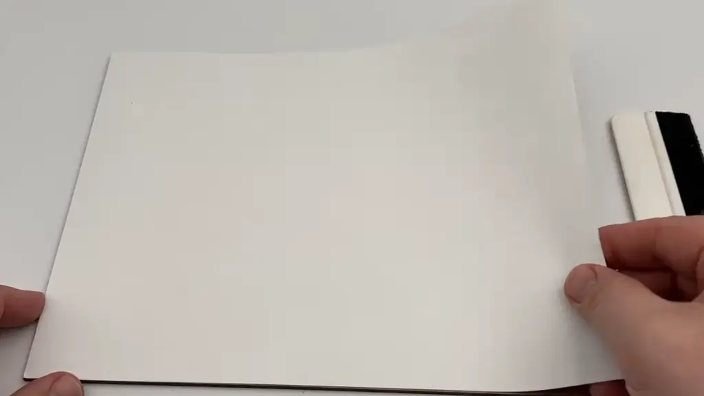 Använd tatueringspapper när du ska trycka på träskiva