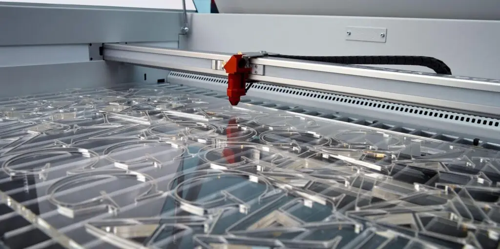 Laserskärning av plexiglas- Beställ idag